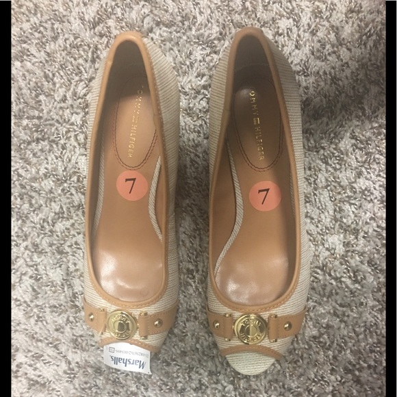 Tommy Hilfiger brand new women sandals size 7 - Picture 1 of 4